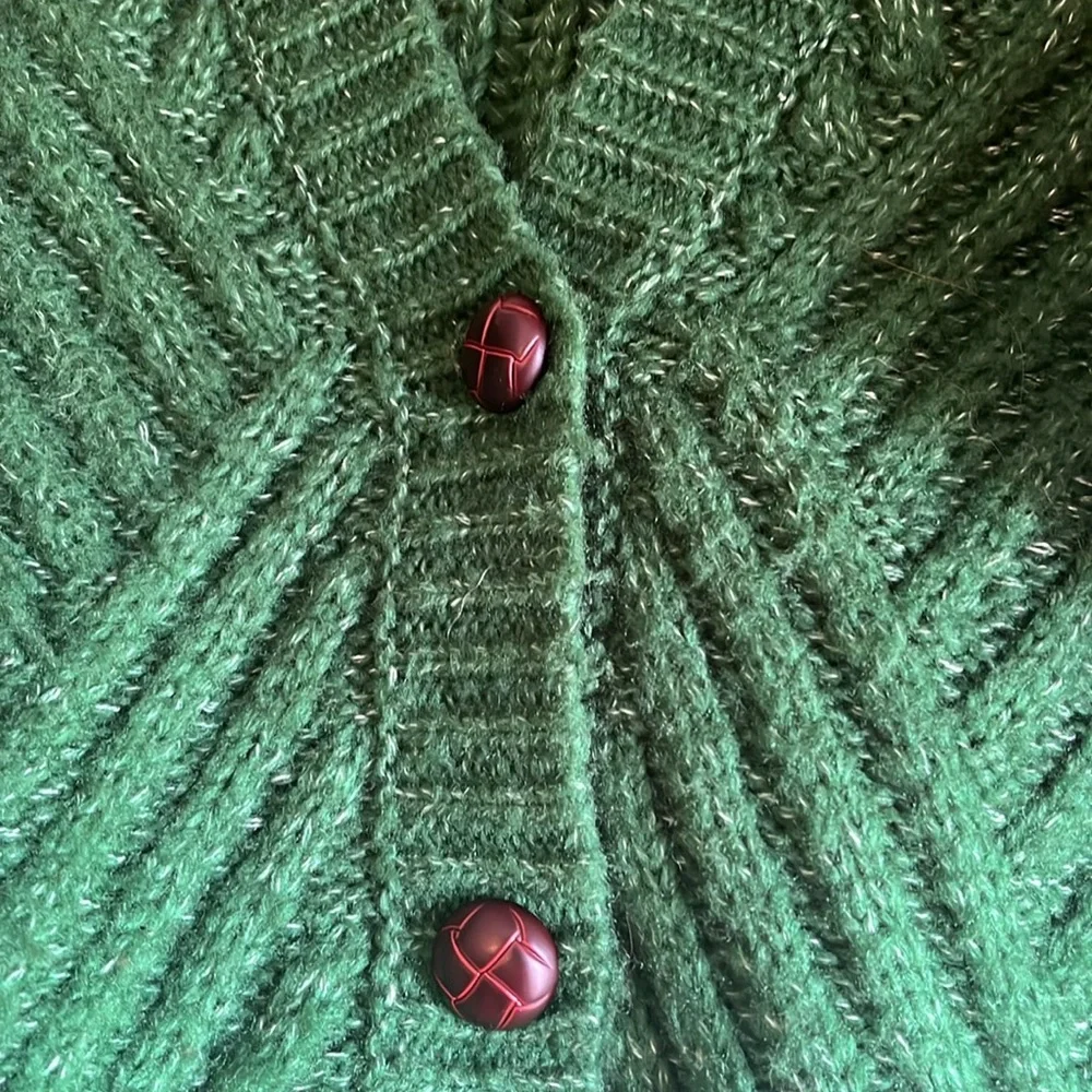 Oversized green cardigan with brown buttons - Picture 4 of 10